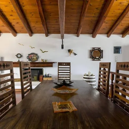 Korina's Wood House * Gouves